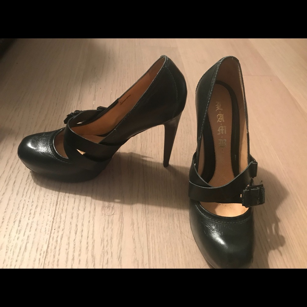 L.A.M.B. Finsbury platform pump in dark green